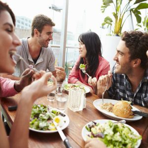 男性と女性の食事会